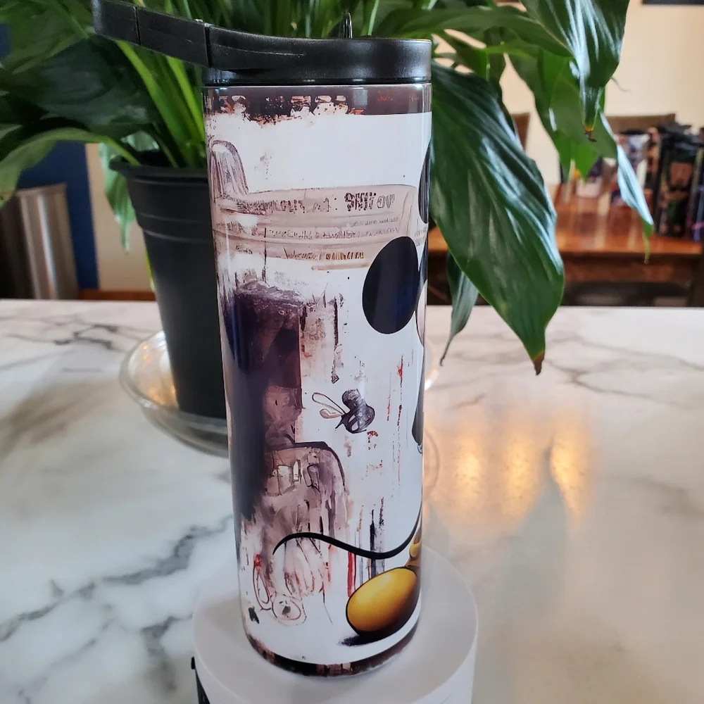 Mickey Mouse 20oz Tumbler  with duo lids 🎉sale